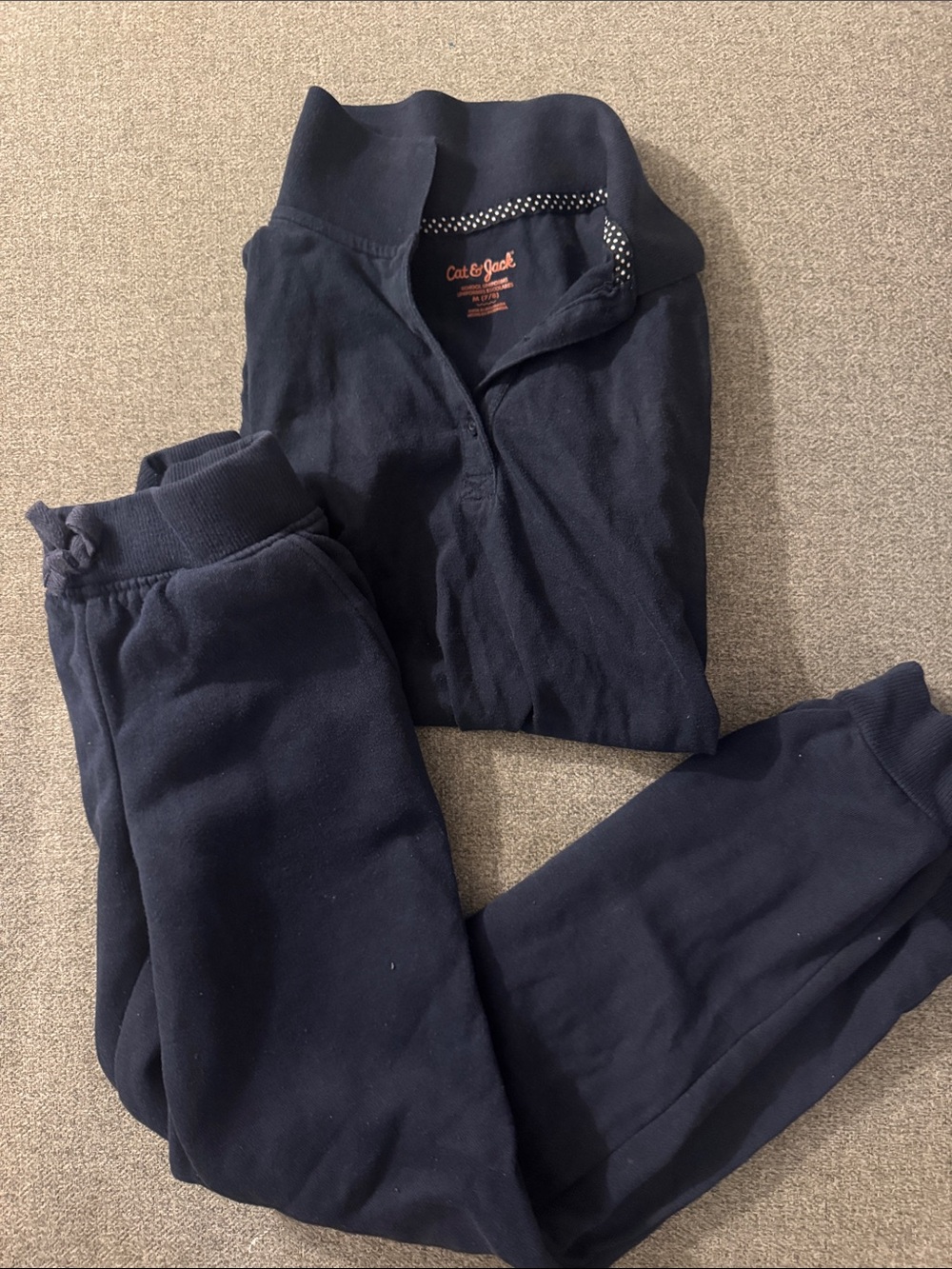5/$15- Girl’s outfit size medium